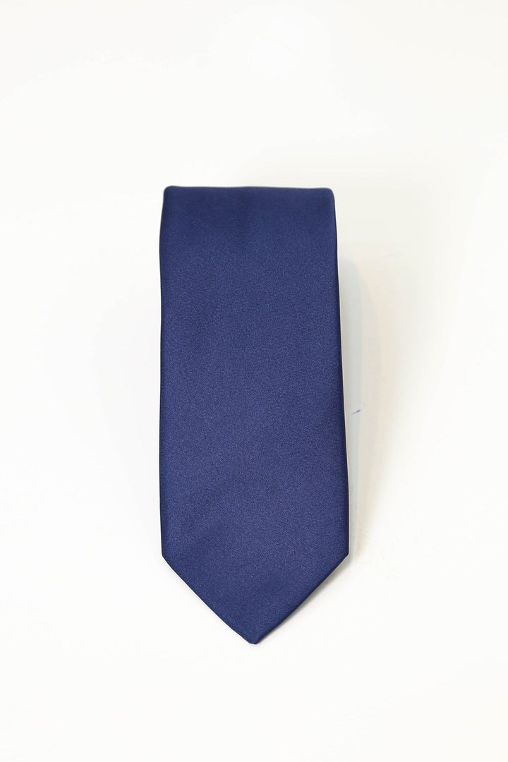 düz desensiz kravat